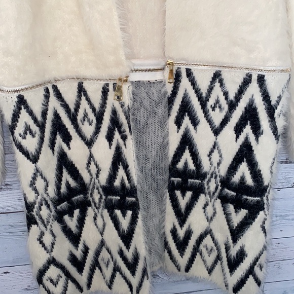 Minkas Super Soft Long 2-1 Sweater Black and White Size M - Picture 3 of 10